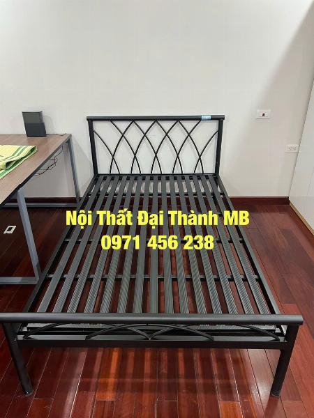 Giường sắt đan chéo rộng 1m